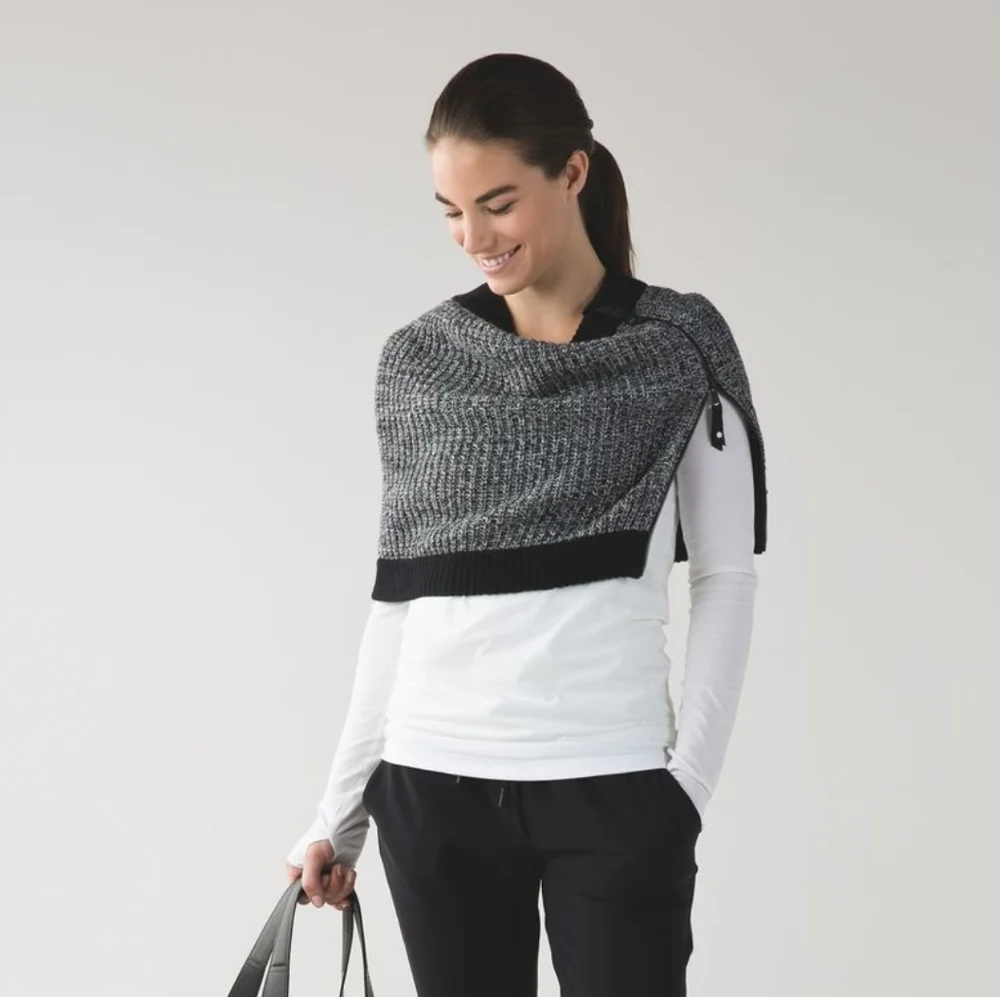 Lululemon Falling Freely 100% merino wool heathered black/white neck warmer